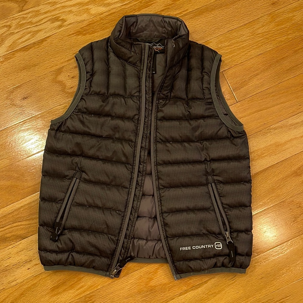 Free County Boys Vest. Size S.